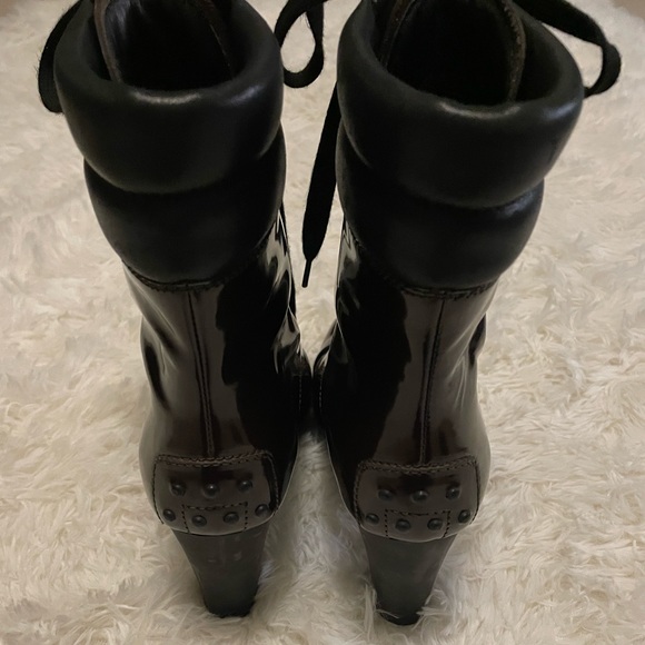 Gorgeous Tod’s leather lace up boots - Picture 11 of 14